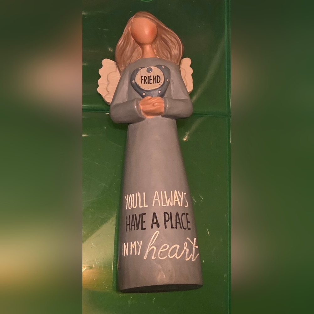 2018 B. Lloyd Friend Angel “Always Have A Place In My Heart” Figurine